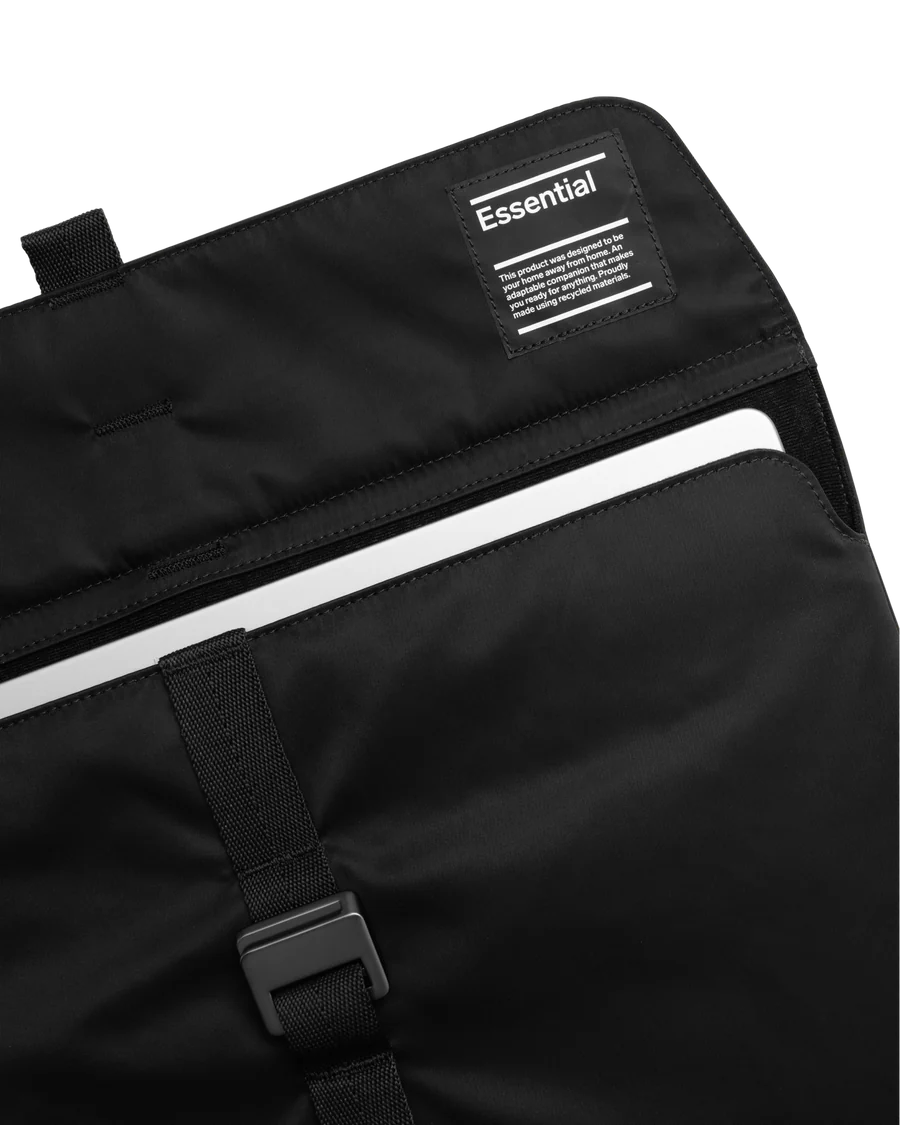D_b_ Journey Essential Laptop Sleeve 16